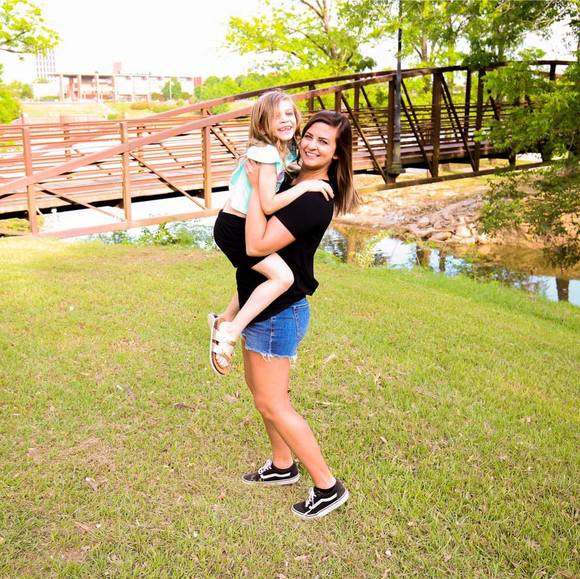 Meet your Posher, Jessica - Picture 1 of 1